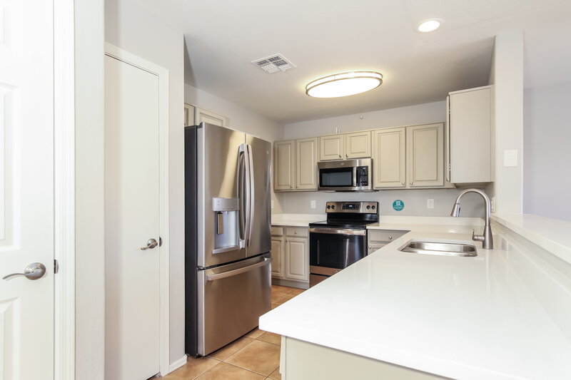 2,180/Mo, 4419 N 112th Ave Phoenix, AZ 85037 Kitchen View