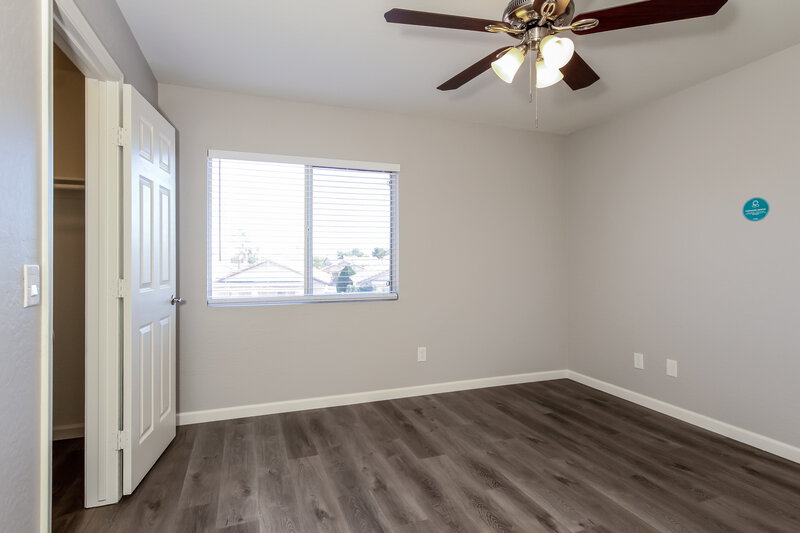 2,180/Mo, 4419 N 112th Ave Phoenix, AZ 85037 Main Bedroom View