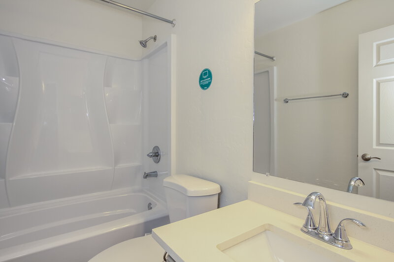 2,180/Mo, 4419 N 112th Ave Phoenix, AZ 85037 Bathroom View