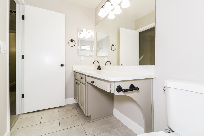 1,985/Mo, 1388 S 159th Ave Goodyear, AZ 85338 Main Bathroom View