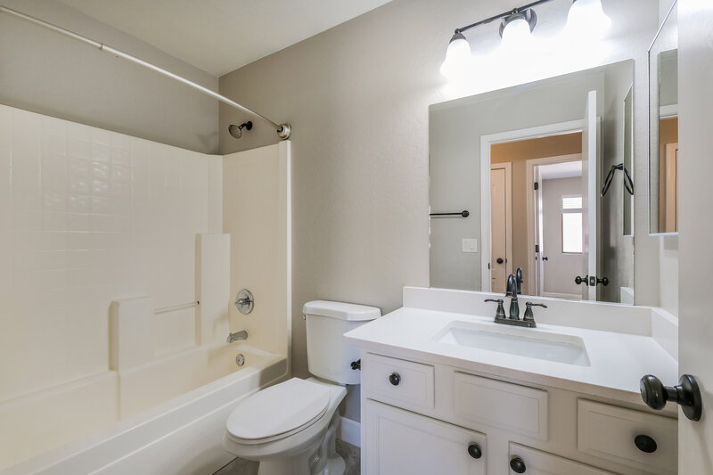 2,045/Mo, 1388 S 159th Ave Goodyear, AZ 85338 Bathroom View