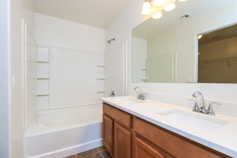 1,925/Mo, 1985 E Paso Fino Dr San Tan Valley, AZ 85140 Main Bathroom View