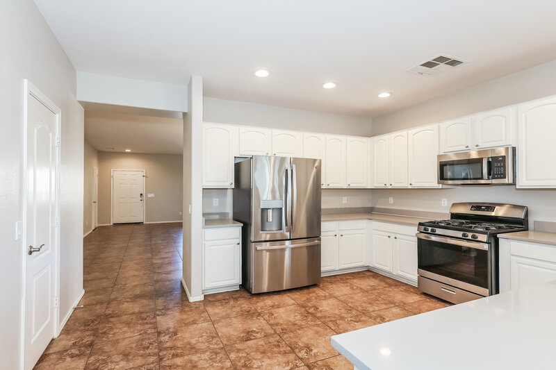 2,205/Mo, 6913 W Carter Rd Laveen, AZ 85339 Kitchen View 2