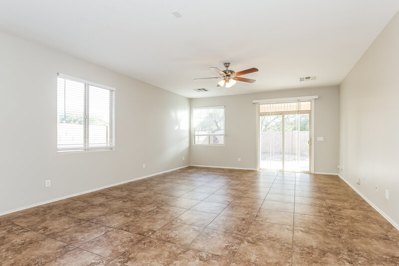 2,205/Mo, 6913 W Carter Rd Laveen, AZ 85339 Family Room View 2