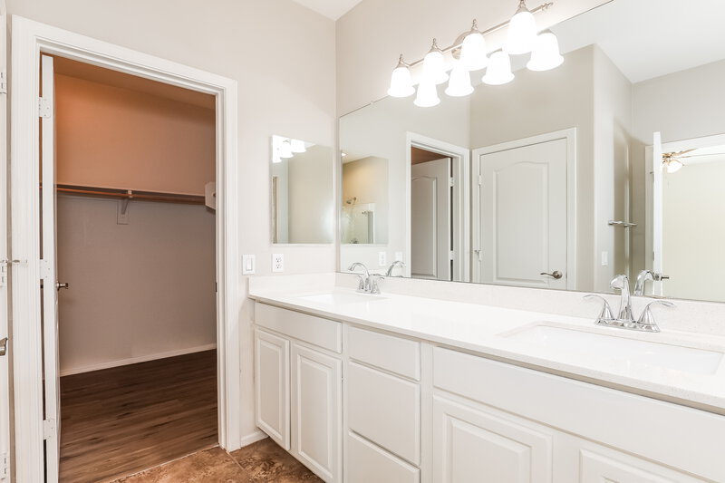 2,205/Mo, 6913 W Carter Rd Laveen, AZ 85339 Main Bathroom View