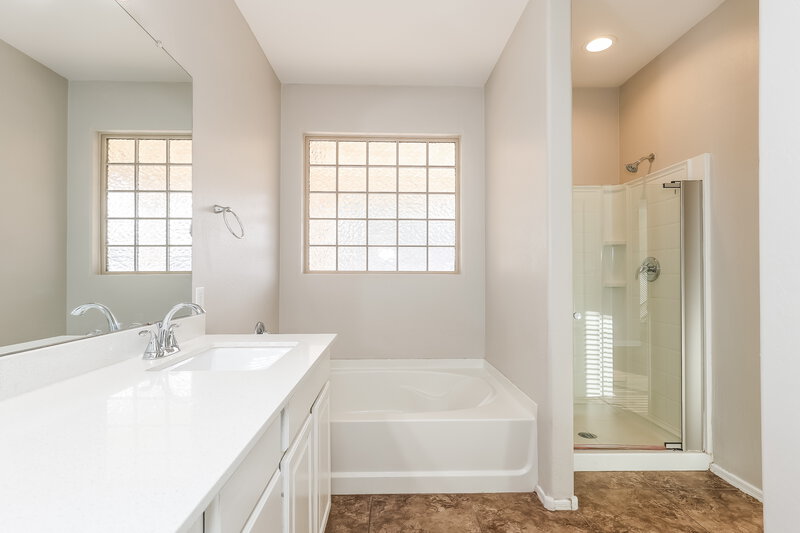 2,205/Mo, 6913 W Carter Rd Laveen, AZ 85339 Main Bathroom View 2