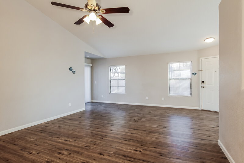 1,975/Mo, 6330 W Crown King Rd Phoenix, AZ 85043 Living Room View