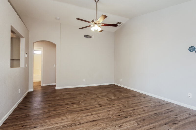 1,975/Mo, 6330 W Crown King Rd Phoenix, AZ 85043 Living Room View 2