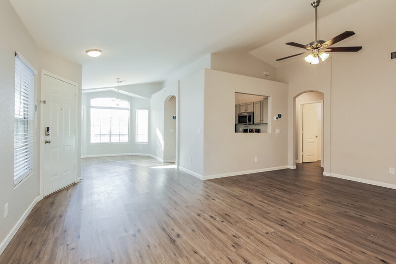 1,975/Mo, 6330 W Crown King Rd Phoenix, AZ 85043 Living Room View 3