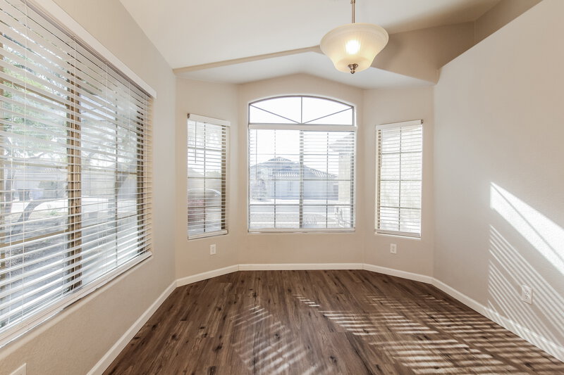1,975/Mo, 6330 W Crown King Rd Phoenix, AZ 85043 Dining Room View