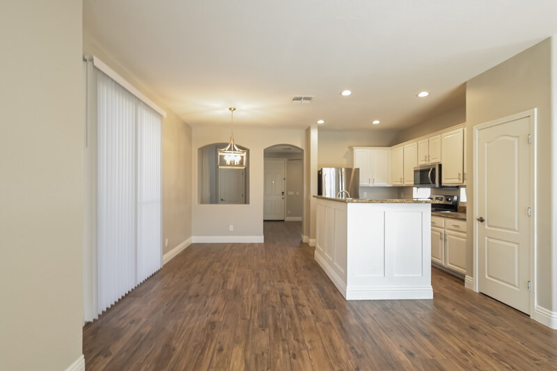 2,385/Mo, 4237 E Santa Fe Ln Gilbert, AZ 85297 Kitchen View