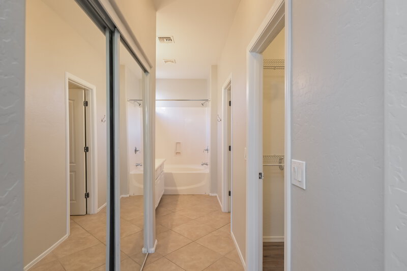 2,385/Mo, 4237 E Santa Fe Ln Gilbert, AZ 85297 Main Bathroom View
