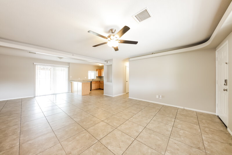 2,550/Mo, 5028 W Tuckey Ln Glendale, AZ 85301 Living Room View 3