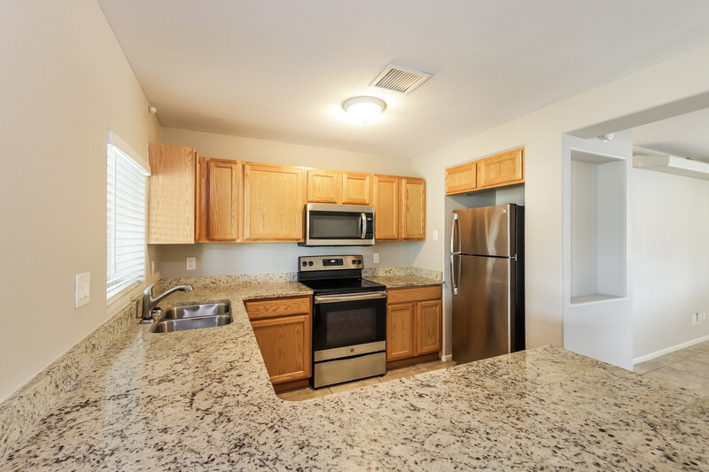 2,550/Mo, 5028 W Tuckey Ln Glendale, AZ 85301 Kitchen View 2