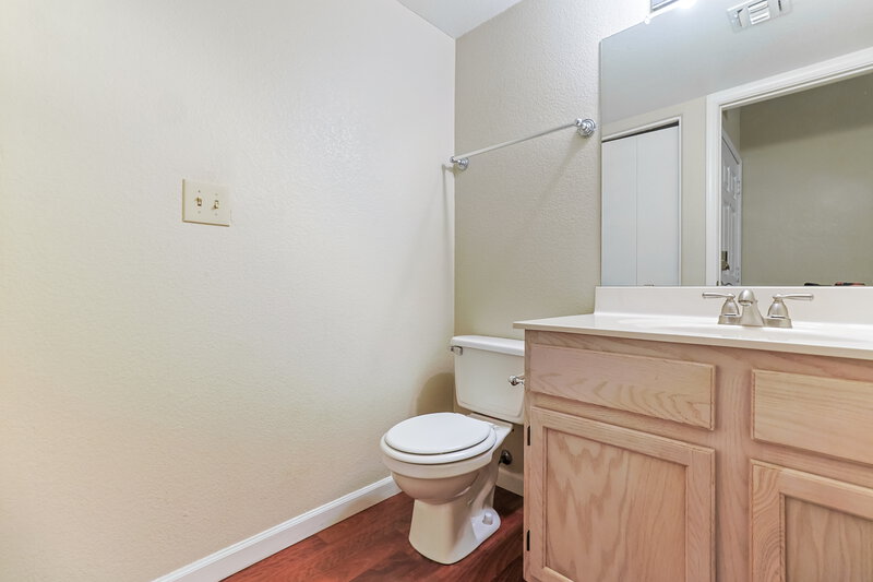 2,460/Mo, 544 S Sunrise Dr Gilbert, AZ 85233 Bathroom View