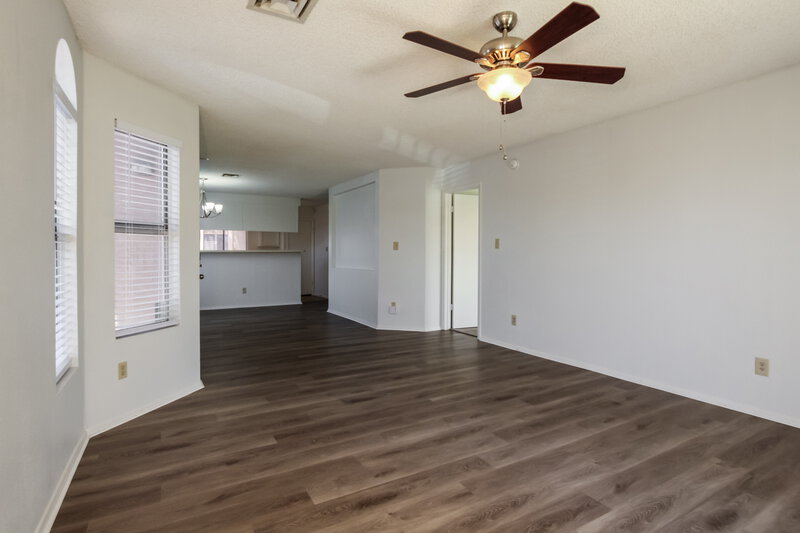 1,500/Mo, 7040 W Olive Ave Unit 20 Peoria, AZ 85345 Living Room View