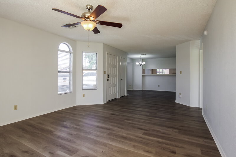 1,500/Mo, 7040 W Olive Ave Unit 20 Peoria, AZ 85345 Living Room View 3