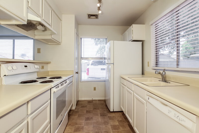 1,500/Mo, 7040 W Olive Ave Unit 20 Peoria, AZ 85345 Kitchen View