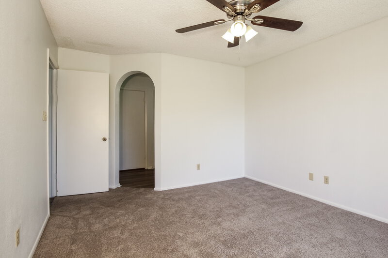 1,500/Mo, 7040 W Olive Ave Unit 20 Peoria, AZ 85345 Main Bedroom View 2