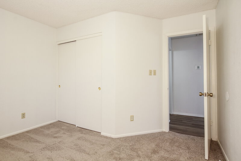 1,500/Mo, 7040 W Olive Ave Unit 20 Peoria, AZ 85345 Bedroom View 2