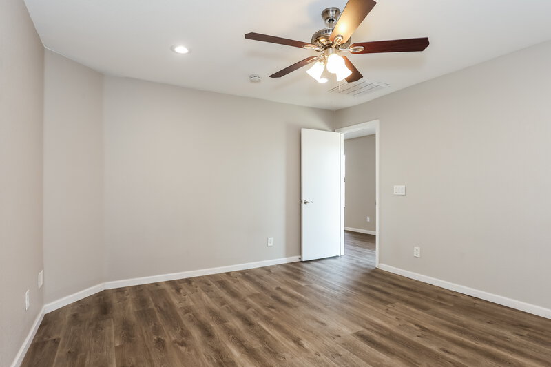 2,155/Mo, 10906 W Cambridge Ave Avondale, AZ 85392 Main Bedroom View 2
