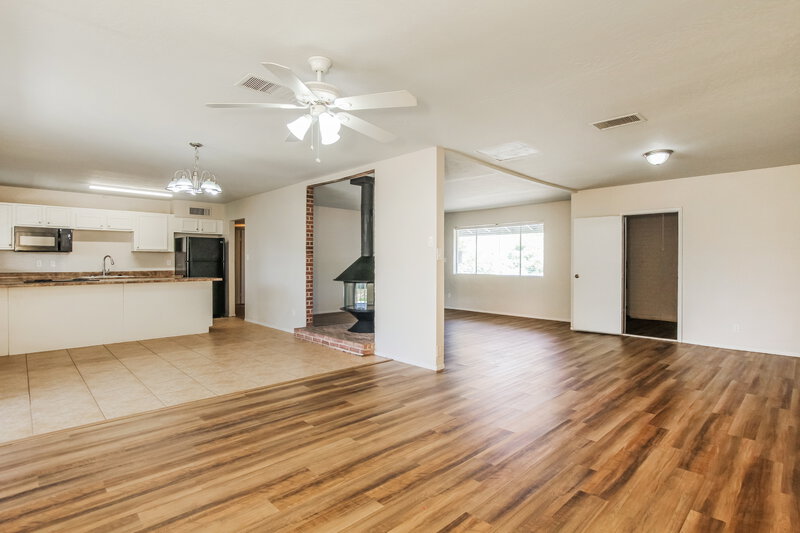 2,625/Mo, 8037 E Oak St Scottsdale, AZ 85257 Dining Room View 2