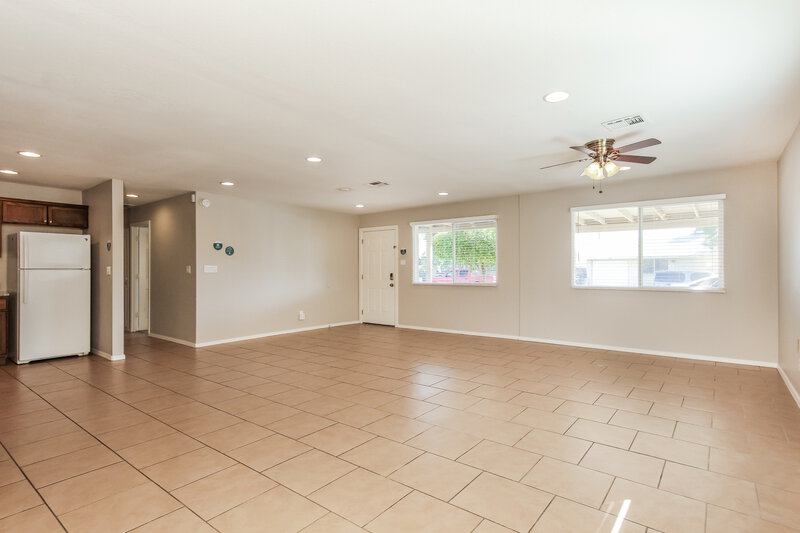 1,805/Mo, 6850 W Coolidge St Phoenix, AZ 85033 Living Room View