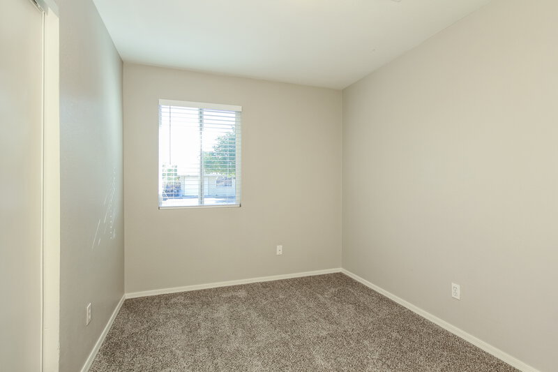 1,805/Mo, 6850 W Coolidge St Phoenix, AZ 85033 Bedroom View