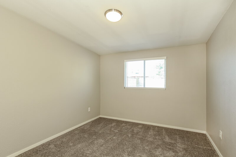 1,805/Mo, 6850 W Coolidge St Phoenix, AZ 85033 Bedroom View 3