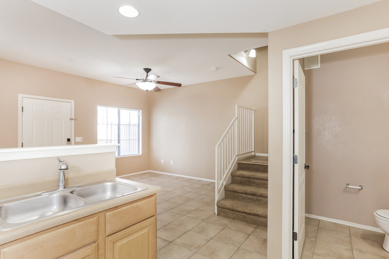 1,825/Mo, 3150 E Beardsley Rd Unit 1056 Phoenix, AZ 85050 Kitchen View 3