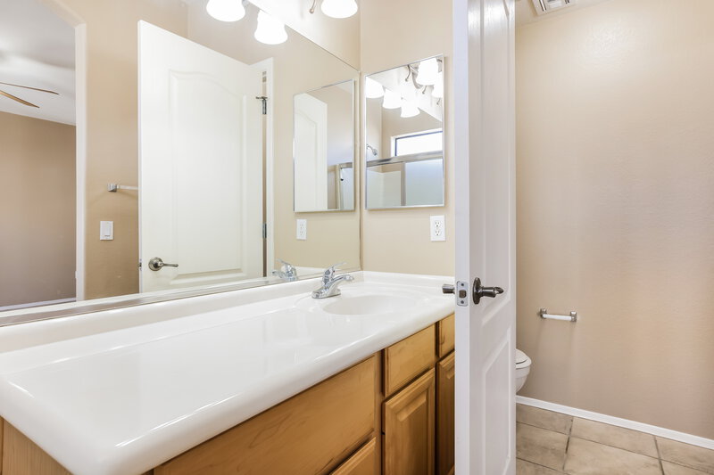 1,825/Mo, 3150 E Beardsley Rd Unit 1056 Phoenix, AZ 85050 Bathroom View