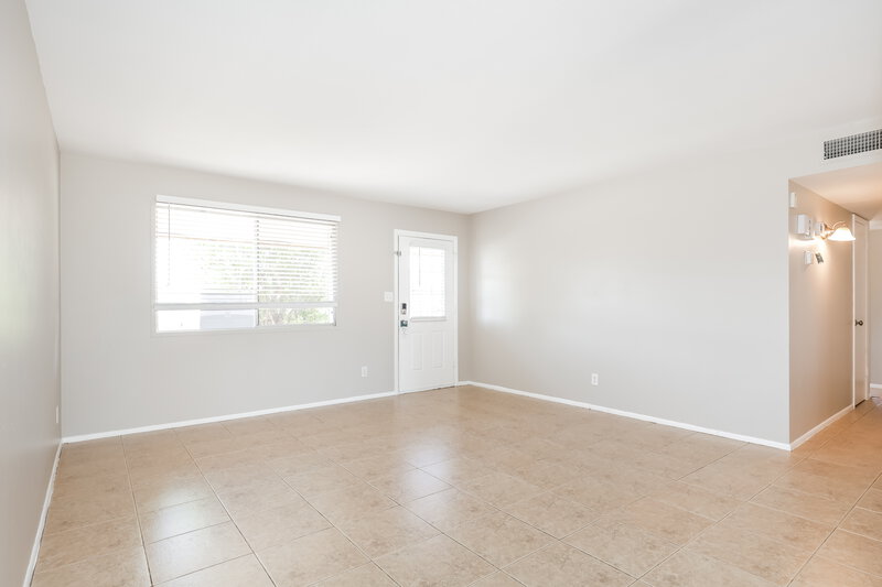 2,585/Mo, 3039 S Kenneth Pl Tempe, AZ 85282 Living Room View