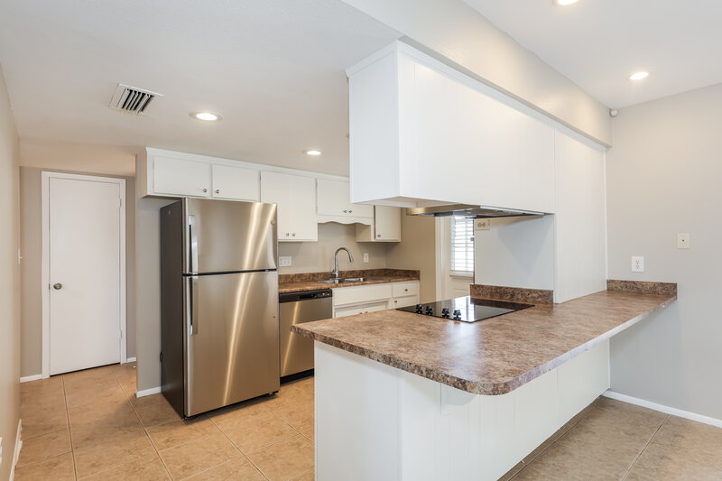 2,585/Mo, 3039 S Kenneth Pl Tempe, AZ 85282 Kitchen View