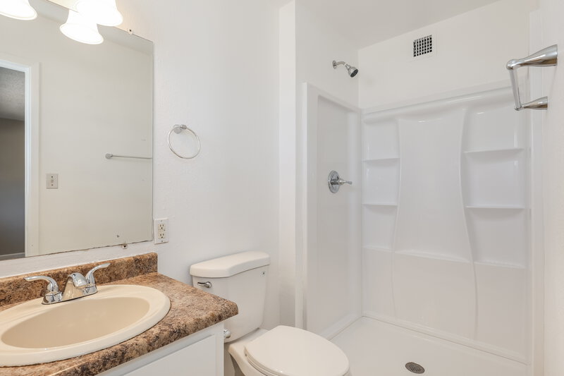 2,585/Mo, 3039 S Kenneth Pl Tempe, AZ 85282 Main Bathroom View