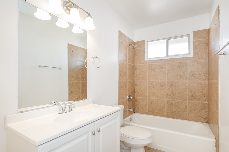 2,585/Mo, 3039 S Kenneth Pl Tempe, AZ 85282 Bathroom View