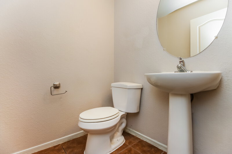 3,095/Mo, 526 E Milada Dr Phoenix, AZ 85042 Bathroom View