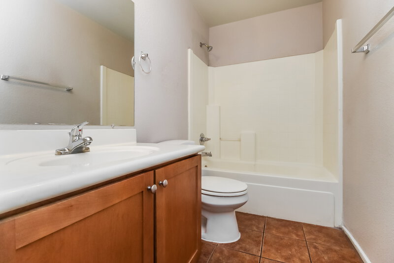 3,095/Mo, 526 E Milada Dr Phoenix, AZ 85042 Bathroom View 2