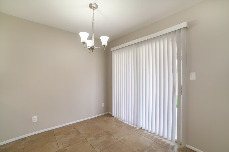 1,640/Mo, 4615 N 75th Ln Phoenix, AZ 85033 Dining Room View