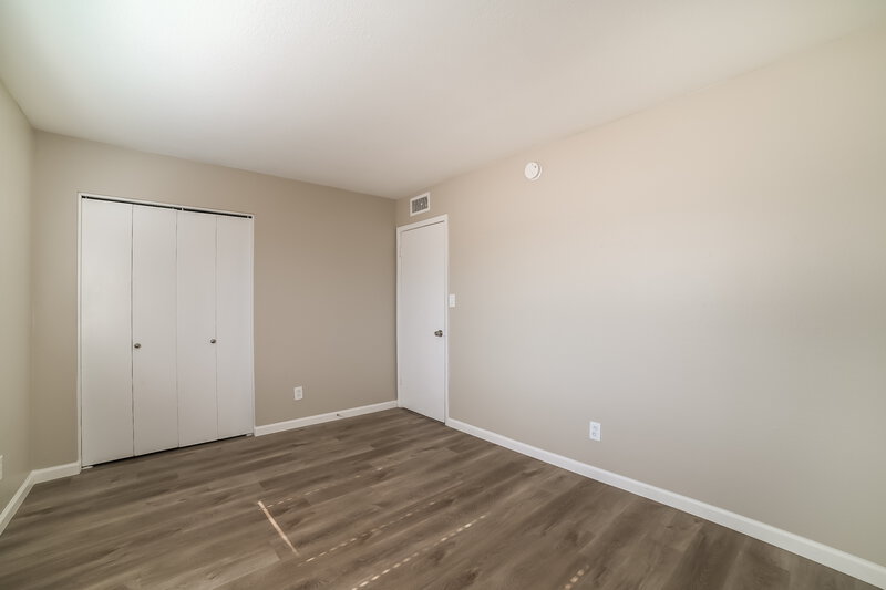 1,640/Mo, 4615 N 75th Ln Phoenix, AZ 85033 Bedroom View 3