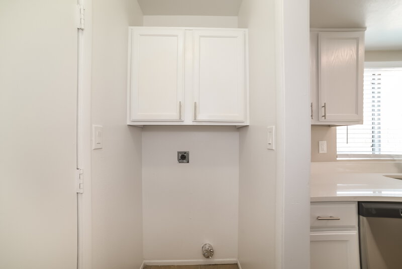 1,640/Mo, 4615 N 75th Ln Phoenix, AZ 85033 Laundry Room View