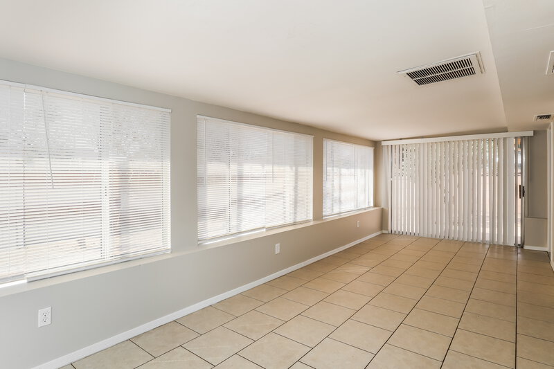 1,830/Mo, 3611 W Maryland Ave Phoenix, AZ 85019 Family Room View