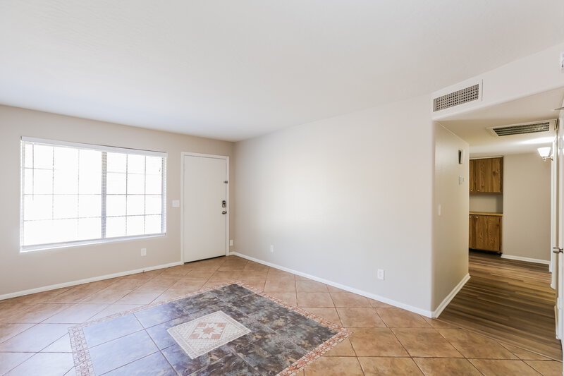 1,880/Mo, 7161 W Osborn Rd Phoenix, AZ 85033 Living Room View 2