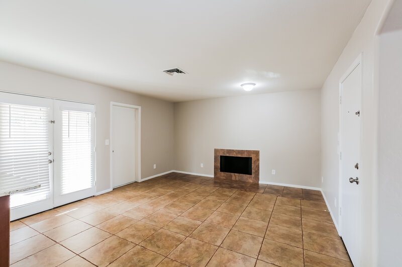 1,880/Mo, 7161 W Osborn Rd Phoenix, AZ 85033 Dining Room View