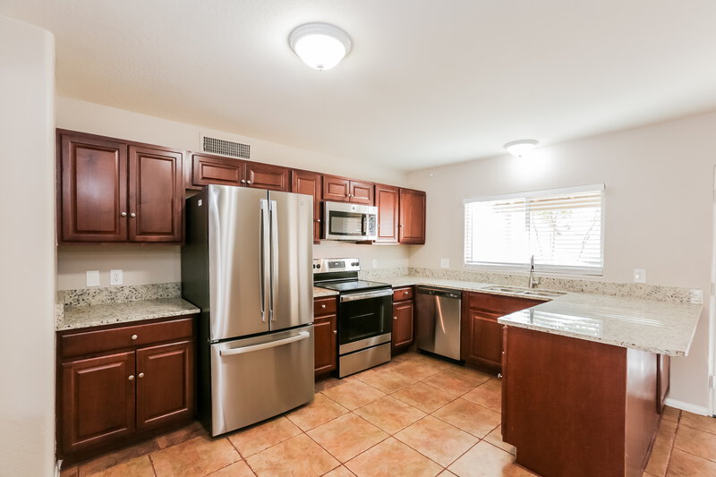 1,880/Mo, 7161 W Osborn Rd Phoenix, AZ 85033 Kitchen View