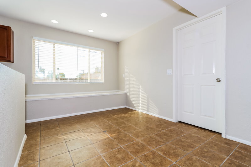 1,970/Mo, 3307 W Corrine Dr Phoenix, AZ 85029 Dining Room View