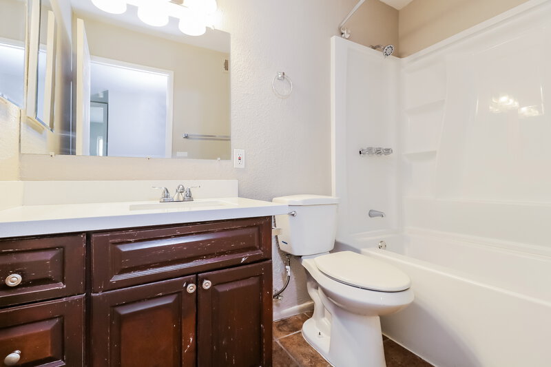 1,970/Mo, 3307 W Corrine Dr Phoenix, AZ 85029 Bathroom View