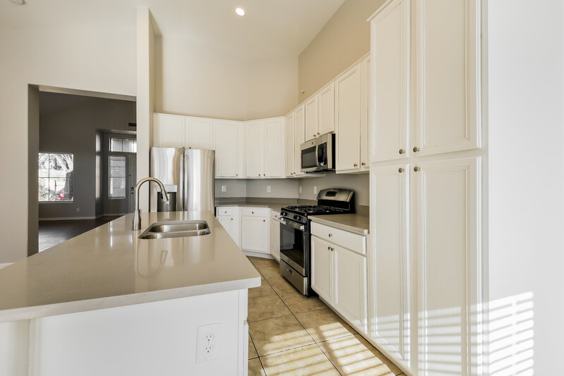 2,680/Mo, 6427 W Silver Sage Ln Phoenix, AZ 85083 Kitchen View