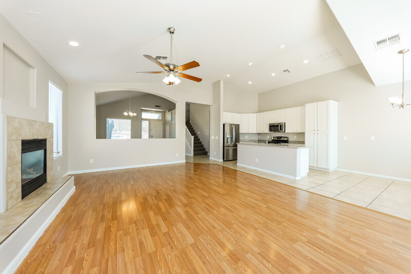 2,415/Mo, 6427 W Silver Sage Ln Phoenix, AZ 85083 Family Room View 2