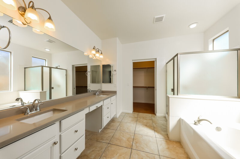 2,415/Mo, 6427 W Silver Sage Ln Phoenix, AZ 85083 Main Bathroom View