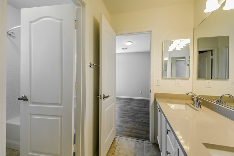 2,680/Mo, 6427 W Silver Sage Ln Phoenix, AZ 85083 Bathroom View
